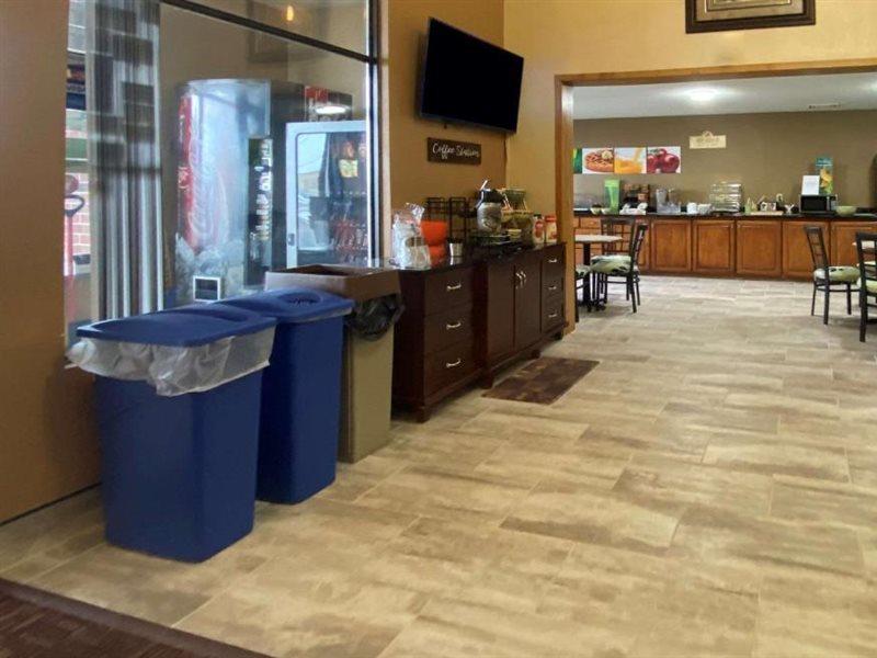 Americinn By Wyndham Reedsburg Экстерьер фото