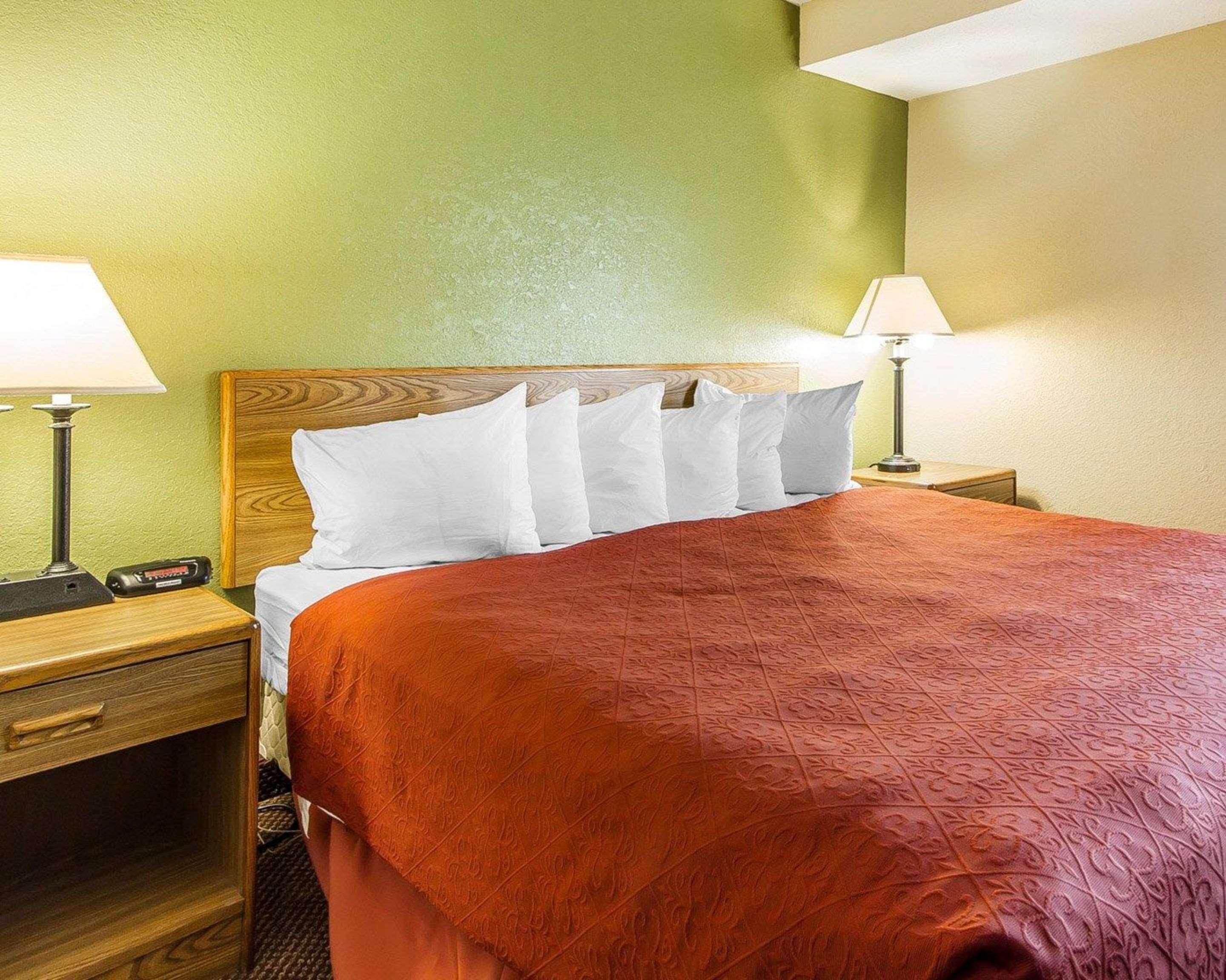 Americinn By Wyndham Reedsburg Экстерьер фото