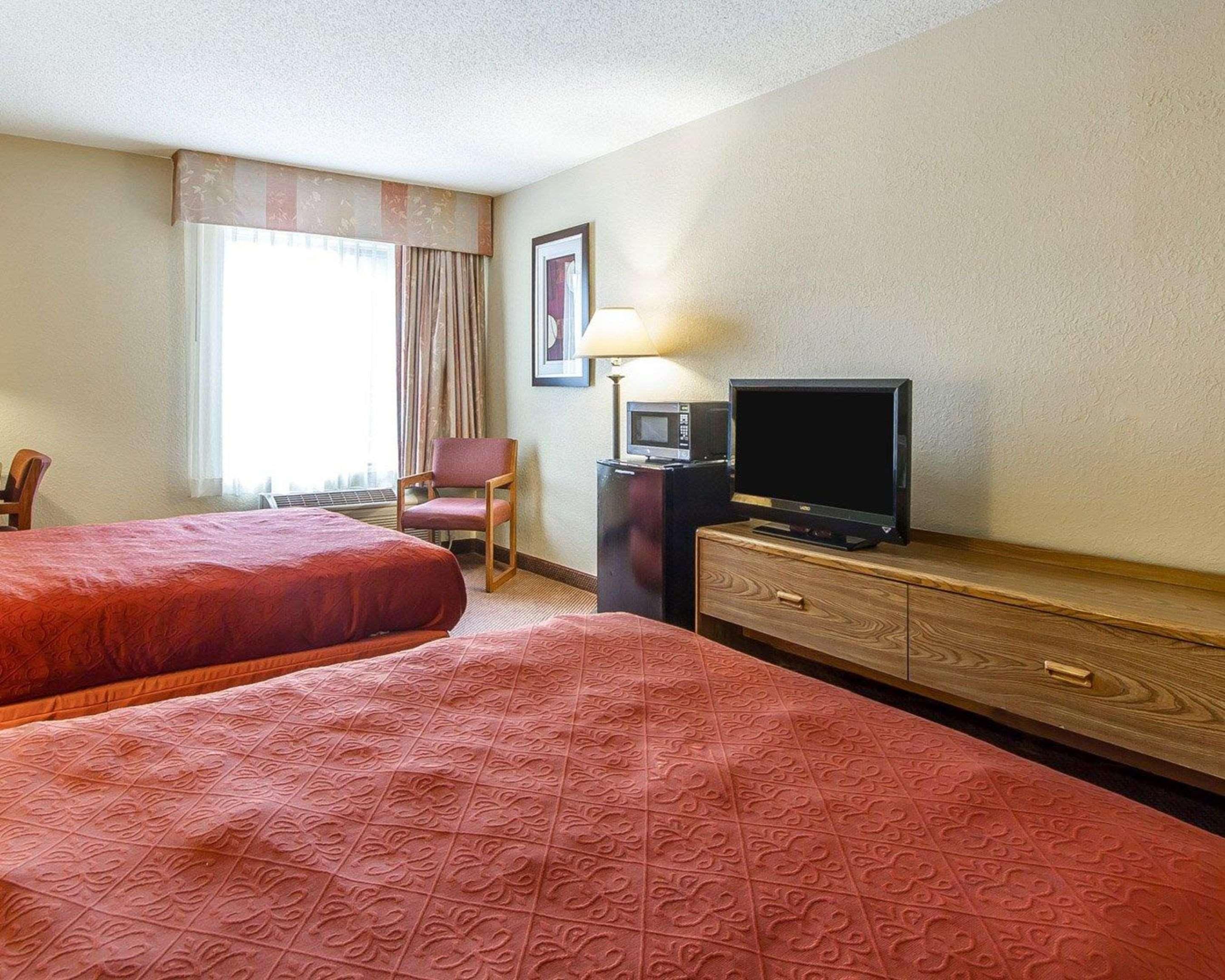 Americinn By Wyndham Reedsburg Экстерьер фото