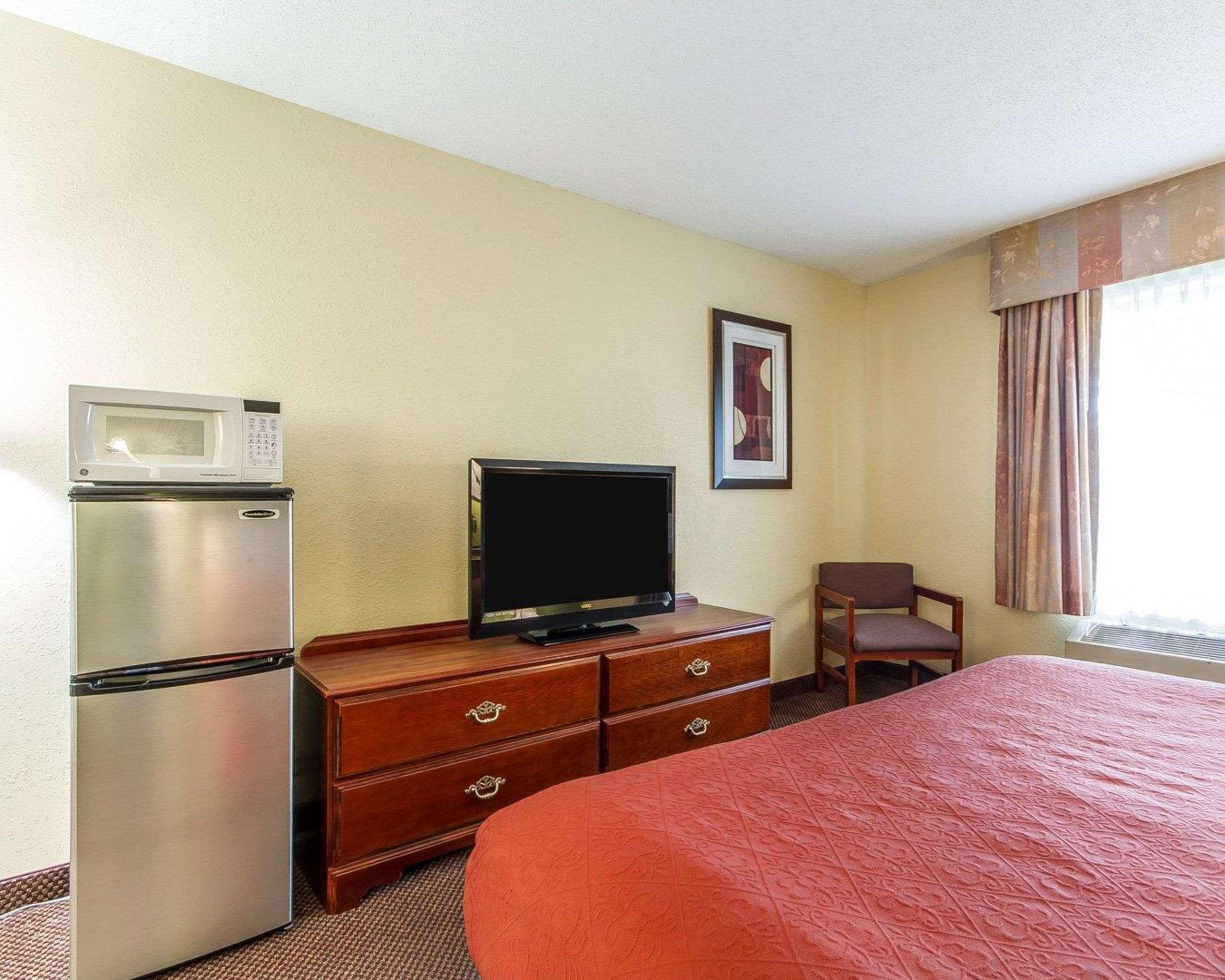 Americinn By Wyndham Reedsburg Экстерьер фото