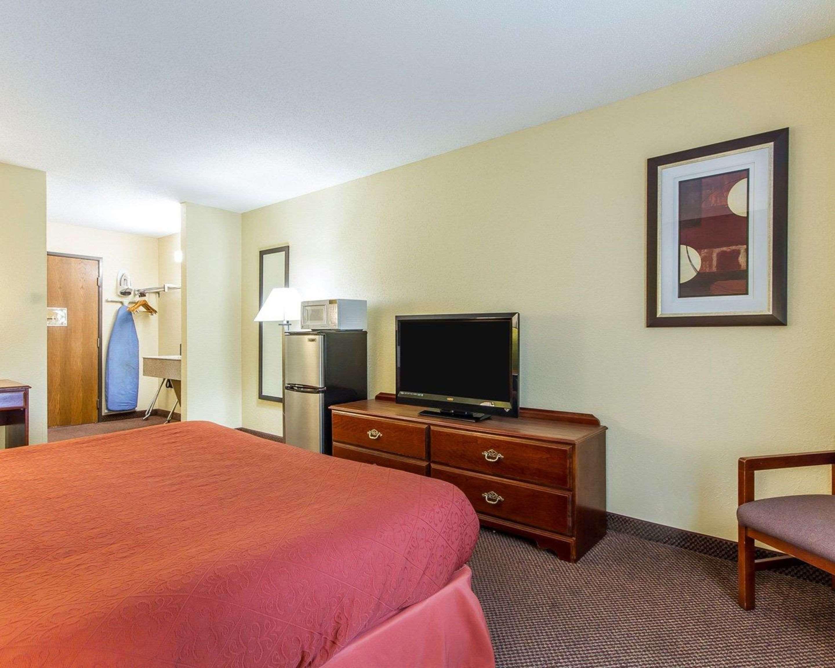 Americinn By Wyndham Reedsburg Экстерьер фото