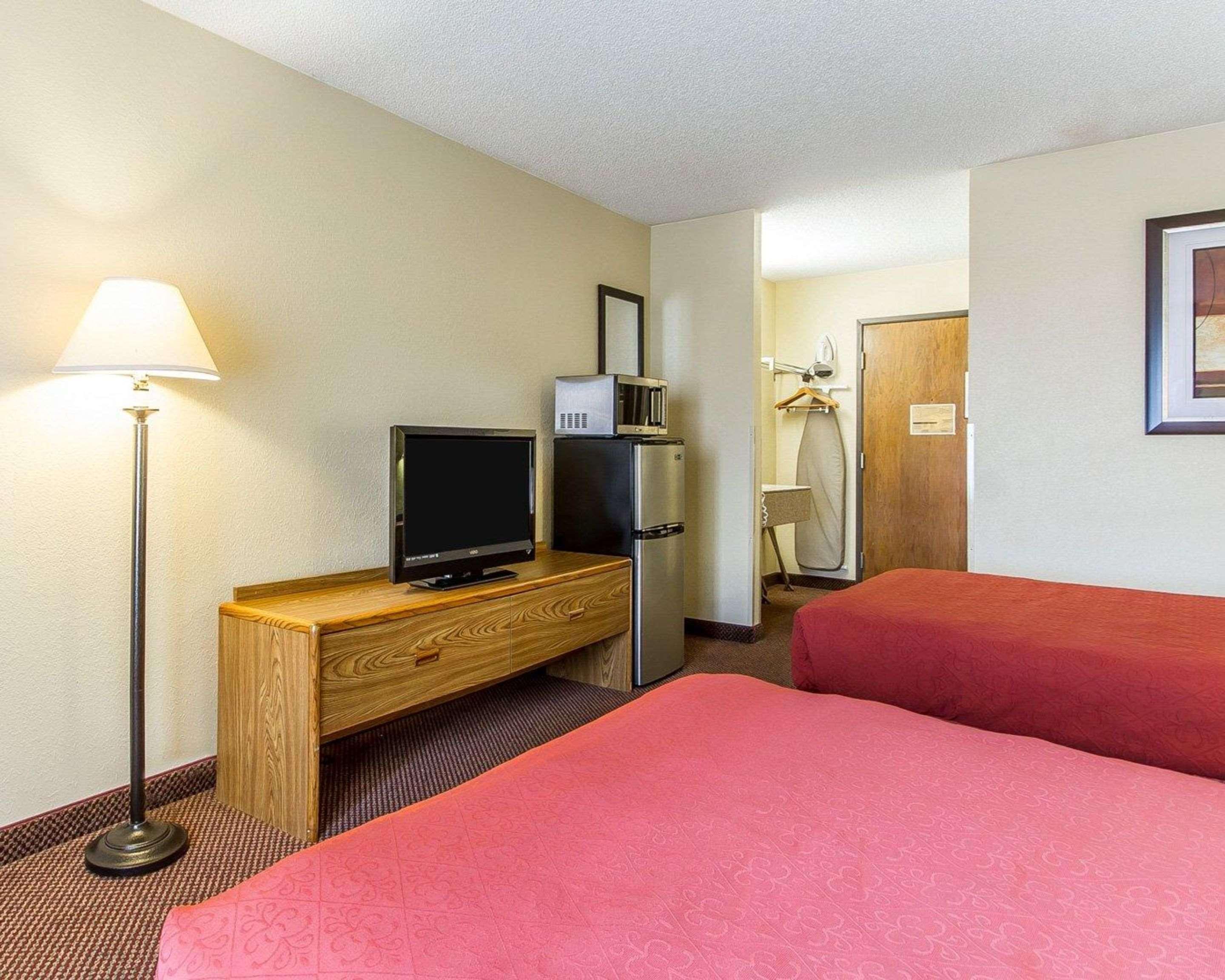 Americinn By Wyndham Reedsburg Экстерьер фото