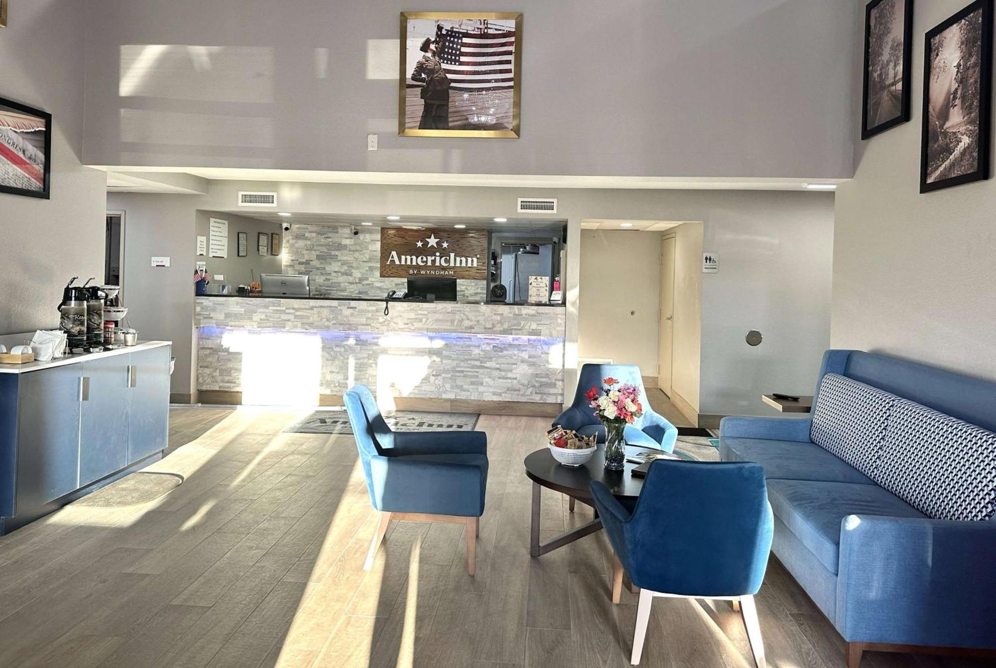 Americinn By Wyndham Reedsburg Экстерьер фото