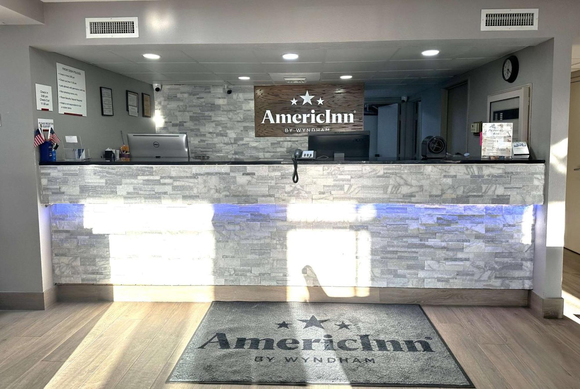 Americinn By Wyndham Reedsburg Экстерьер фото