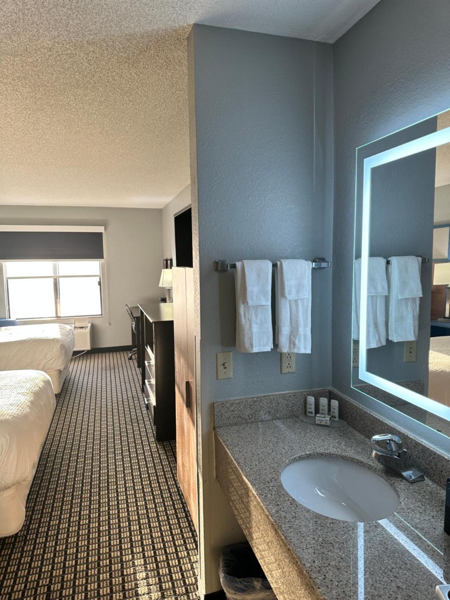 Americinn By Wyndham Reedsburg Экстерьер фото
