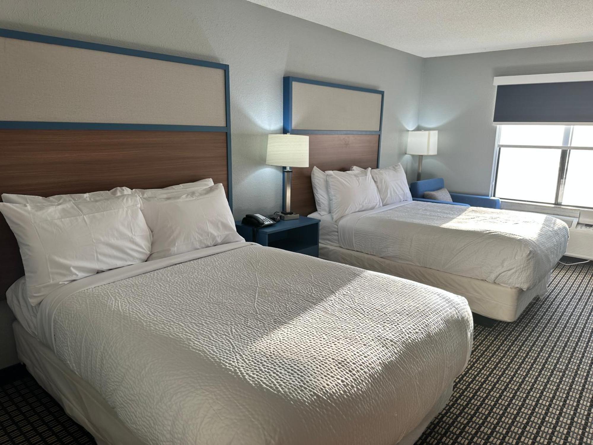 Americinn By Wyndham Reedsburg Экстерьер фото