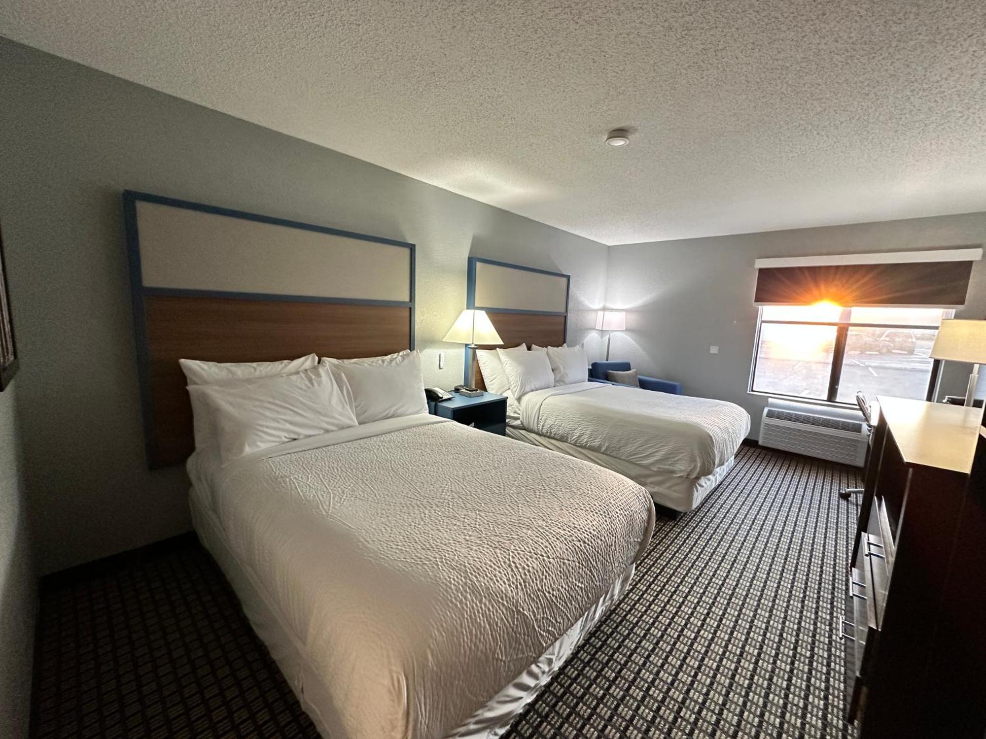 Americinn By Wyndham Reedsburg Экстерьер фото