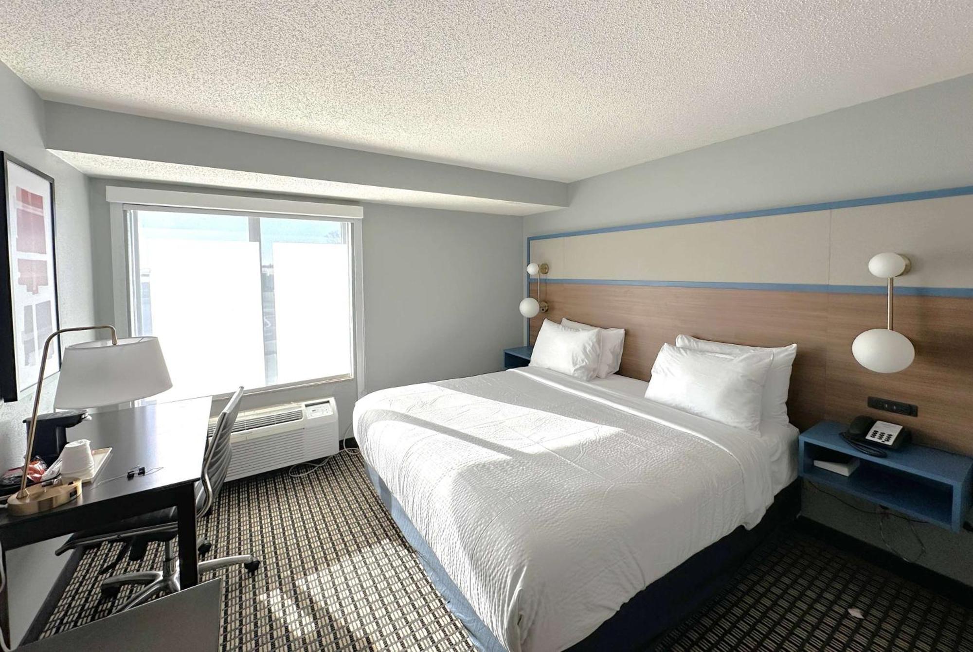Americinn By Wyndham Reedsburg Экстерьер фото