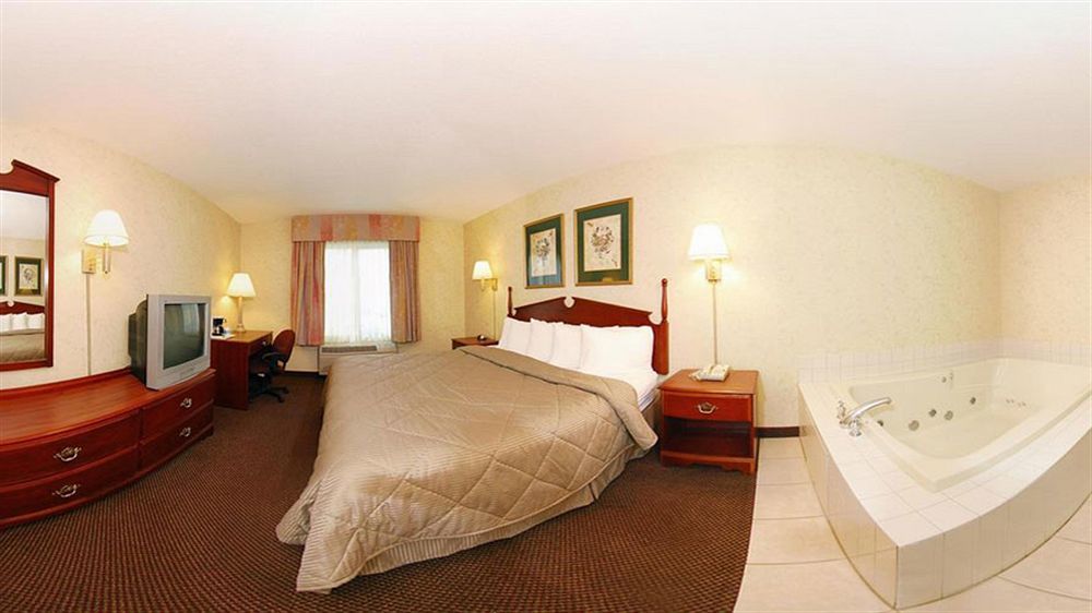 Americinn By Wyndham Reedsburg Экстерьер фото